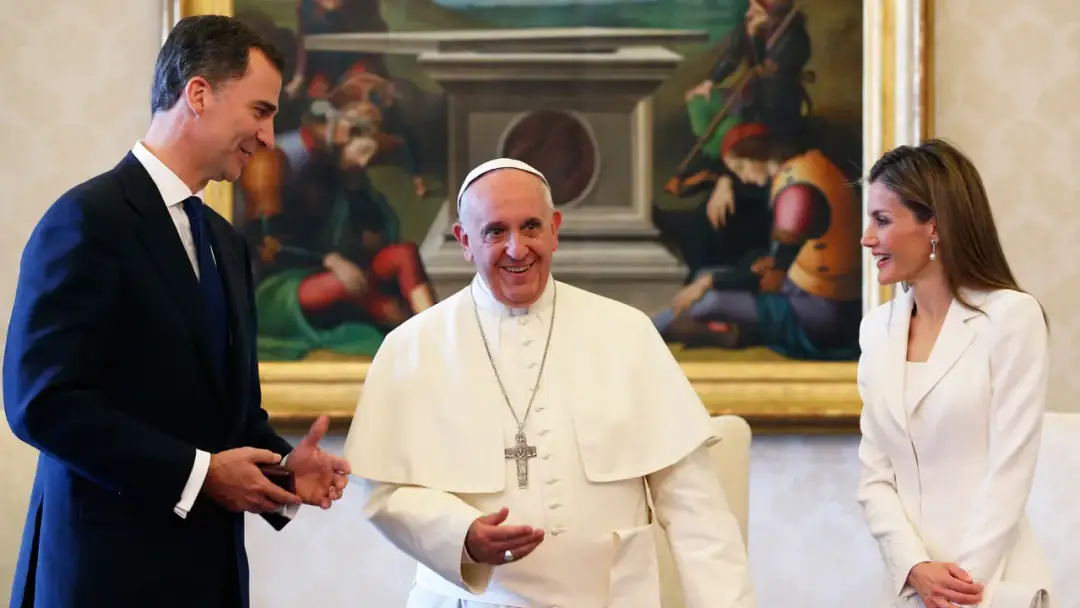 Privilegio del blanco - ¿Por qué Letizia viste de blanco ante el Papa?