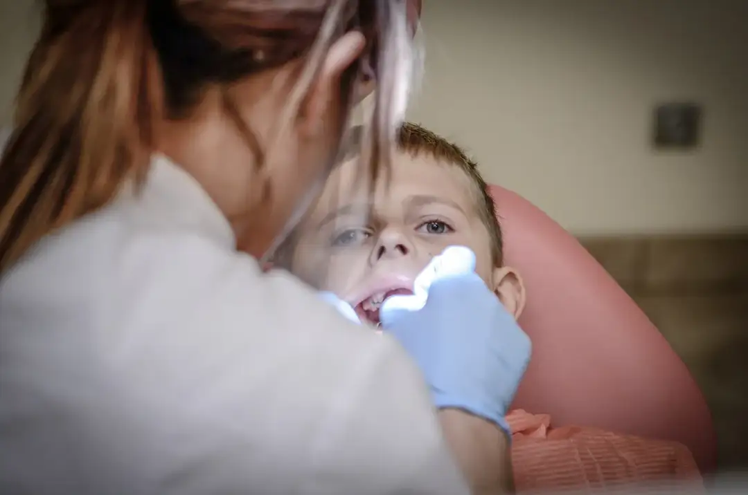 Lęk dziecka u dentysty: Jak sprawić, by otworzyło usta?