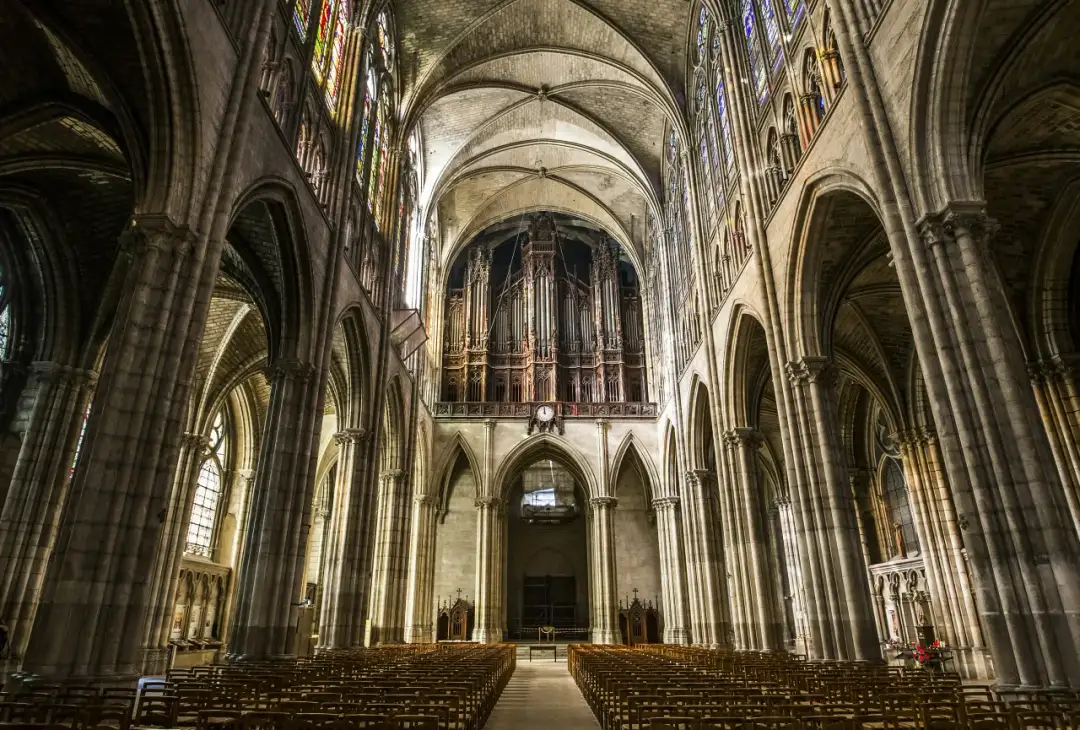 Katedra Saint-Denis: Gotyk, Królowie i Sekrety Historii Francji