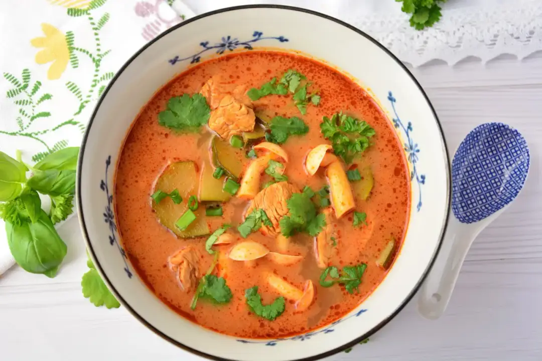 Tajska zupa z kurczakiem - Jak zrobić idealną tom yum w domu?