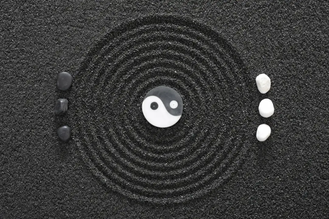 Co oznacza symbol yin yang? Odkryj jego głębokie znaczenie i historię