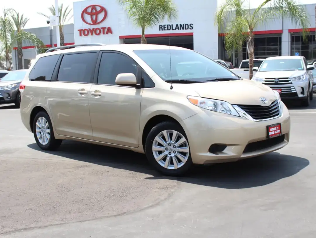 Toyota Sienna - Czy warto sprowadzić ten hybrydowy minivan z USA?