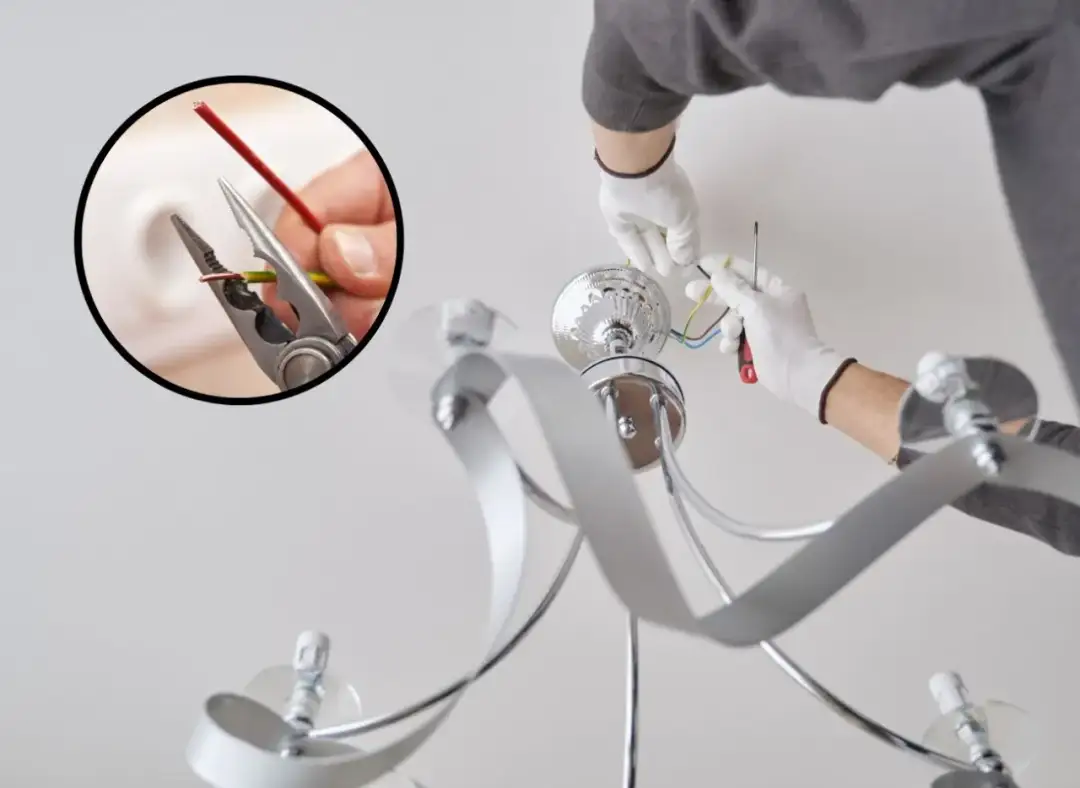 Instalacja lampy na suficie bez wiercenia. Elektryk w białych rękawiczkach podłącza przewody. W kółku obok widać obcinanie kabla.