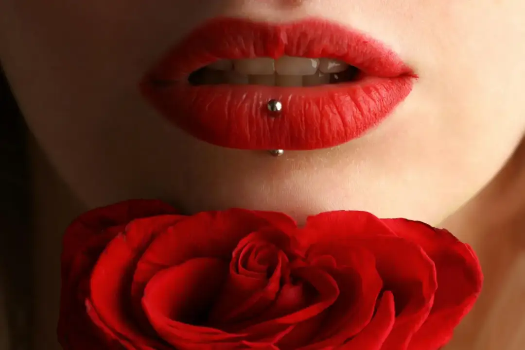 Profesjonalna konsultacja przed piercingiem: wywiad, anatomia i planowanie
