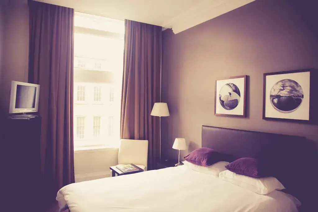 Apartamenty czy pokój hotelowy? Którą opcję lepiej wybrać?
