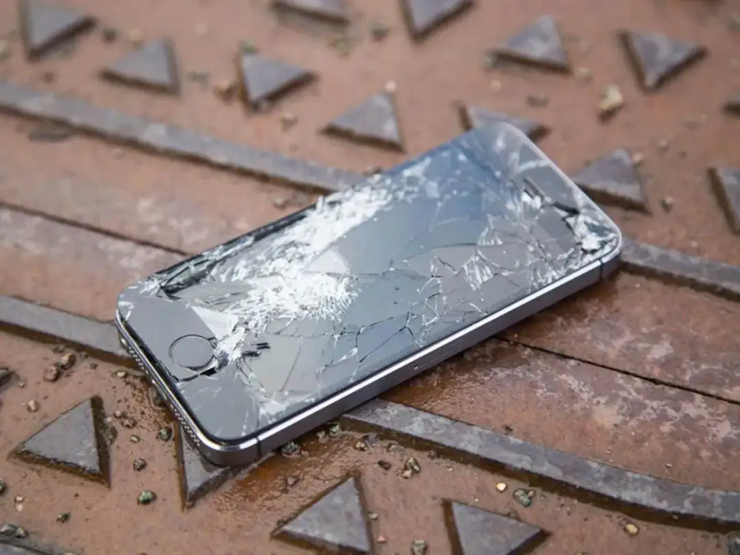 Czy lombard przyjmie uszkodzony telefon? Sprawdź, jak uzyskać pieniądze za popsuty sprzęt
