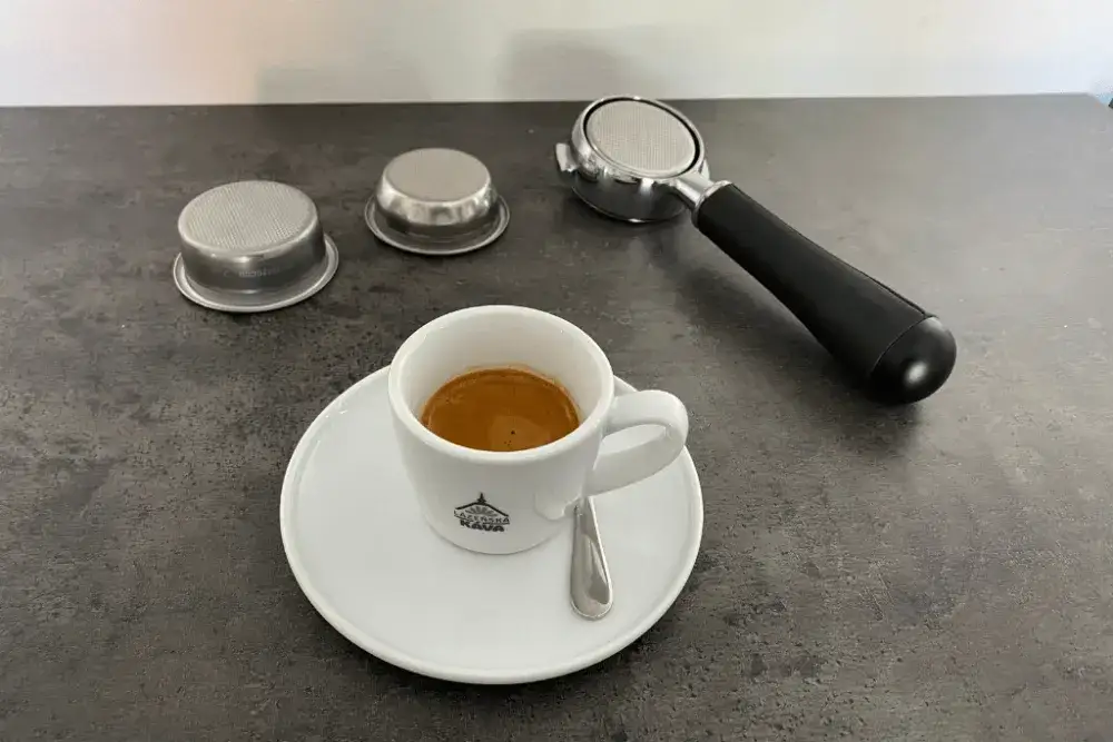 Ile gram kawy na espresso? Odkryj idealną proporcję dla smaku