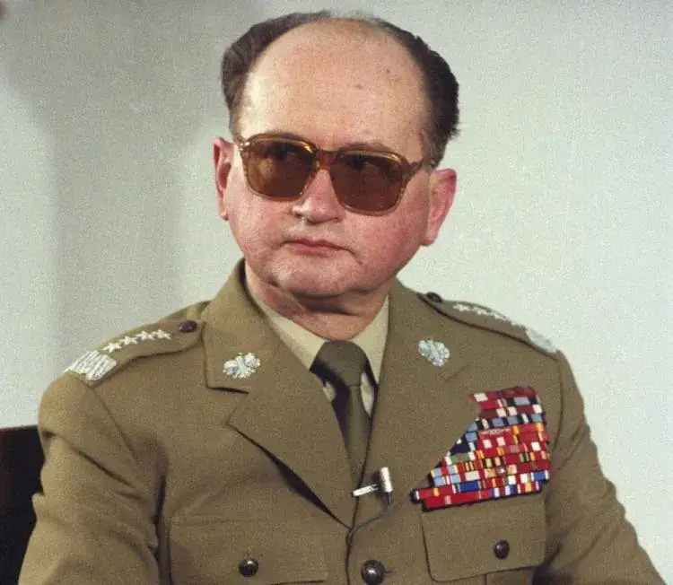 Wojciech Jaruzelski - kontrowersyjny generał i jego życiorys