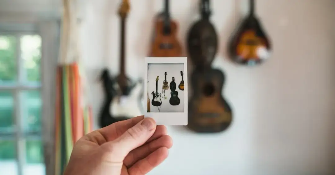 Gwizdanie w Muzyce – Jakie piosenki zaczynają się od gwizdania? 