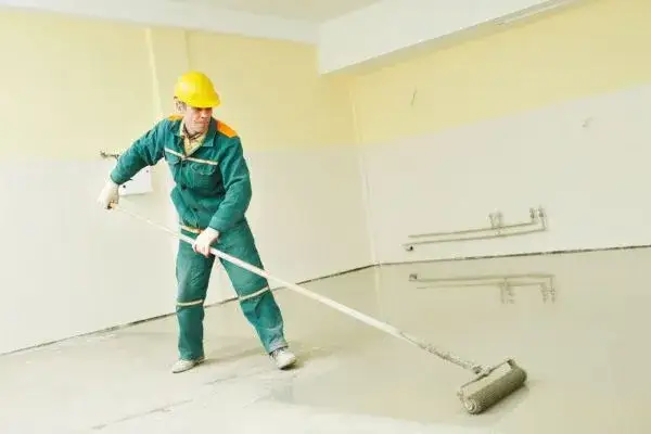 Czym malować posadzkę betonową, aby uzyskać trwały i estetyczny efekt?
