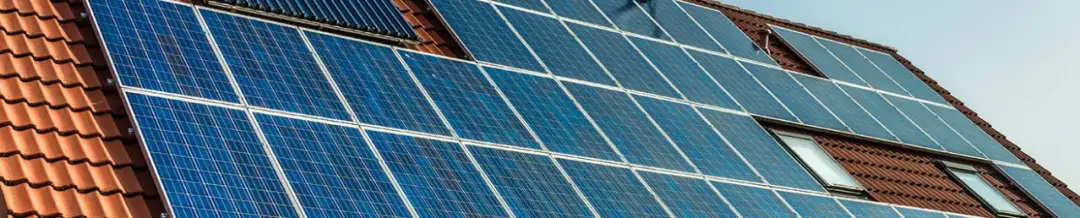Combien rachète EDF le kWh ? Tarifs et conditions à connaître