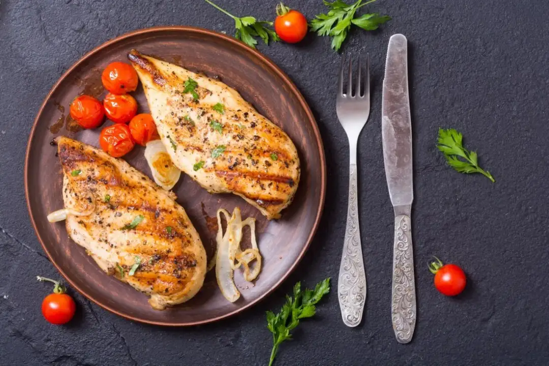 Ile kcal ma gotowana pierś z kurczaka? Zaskakujące fakty o kaloriach