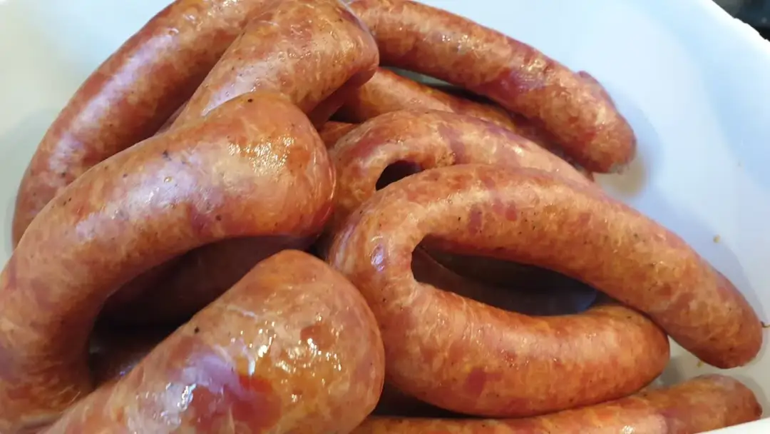 Kiełbasa krucha z galaretką: łatwy przepis na wyjątkowe danie