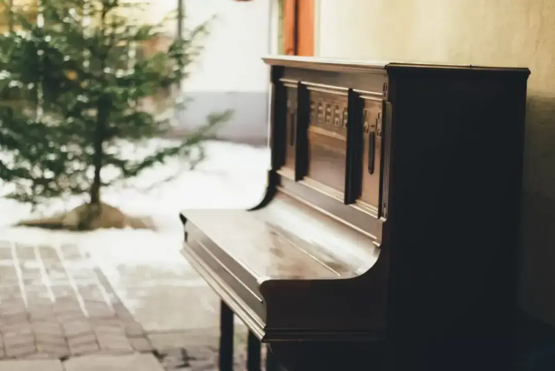 Pianino jaki to instrument - poznaj jego unikalne cechy i historię