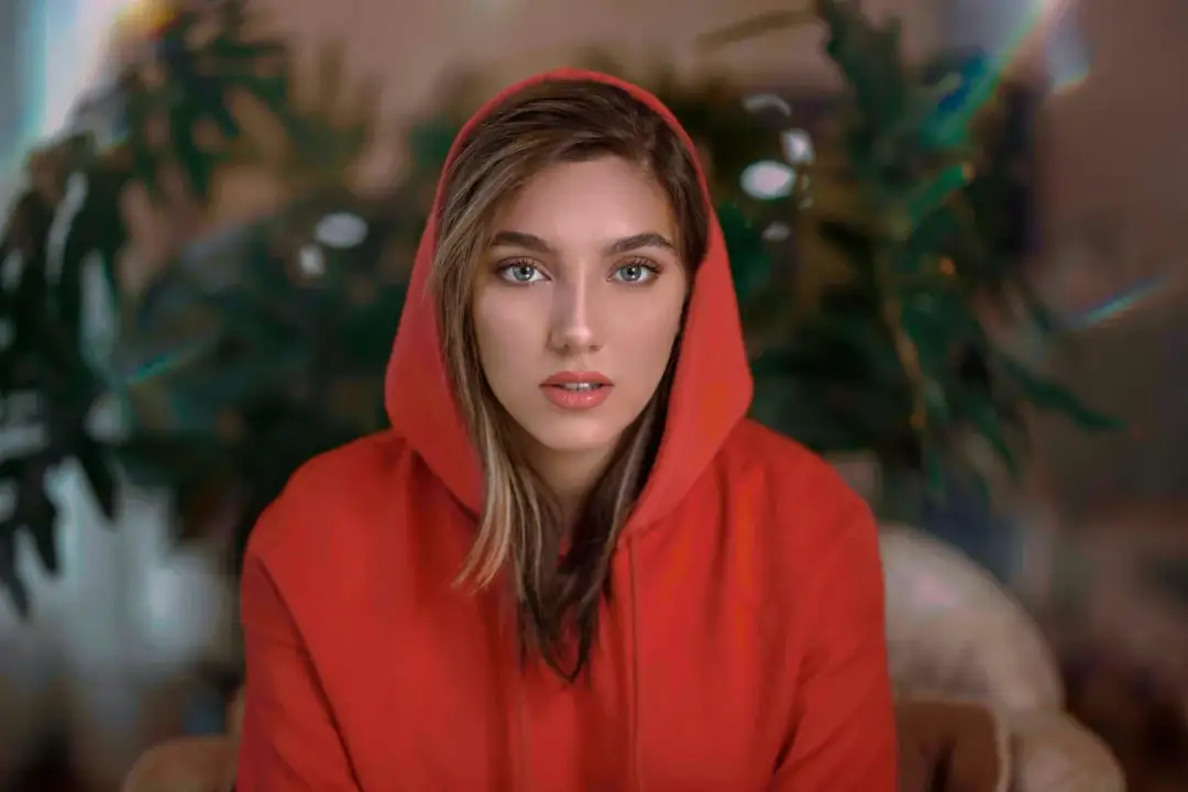 Damska bluza oversize w streetwearze – jak stworzyć modny look?