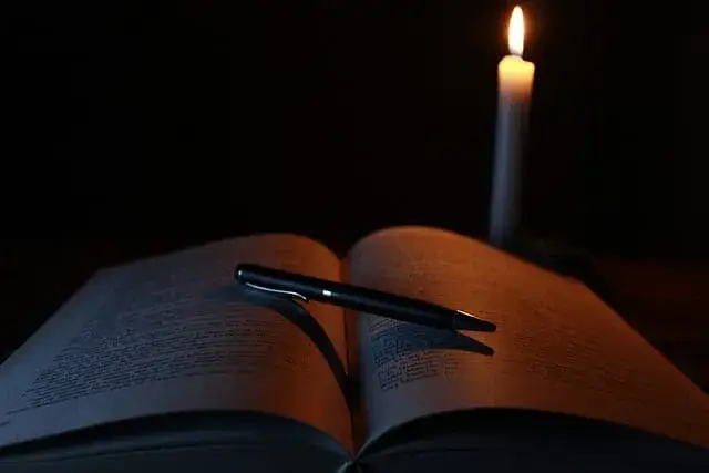 Jak napisać książkę historyczną - unikaj typowych błędów i pułapek