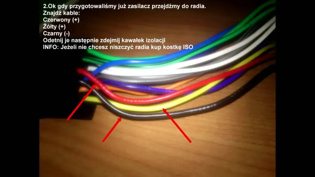 Bezpieczne podłączenie radia samochodowego do gniazda zapalniczki krok po kroku