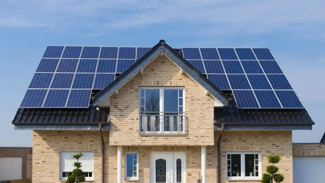 Ile paneli fotowoltaicznych potrzeba na 4kW? Koszt instalacji PV 4kW z montażem