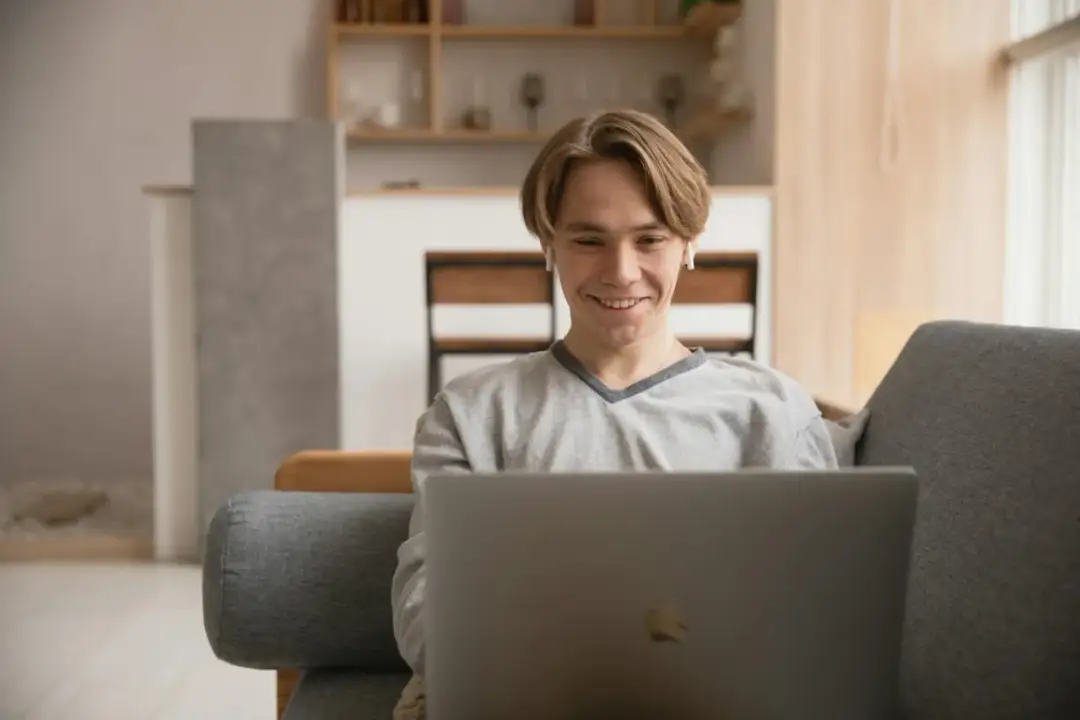 Telewizja internetowa czy tradycyjna? Kto zdobędzie lojalność widza?