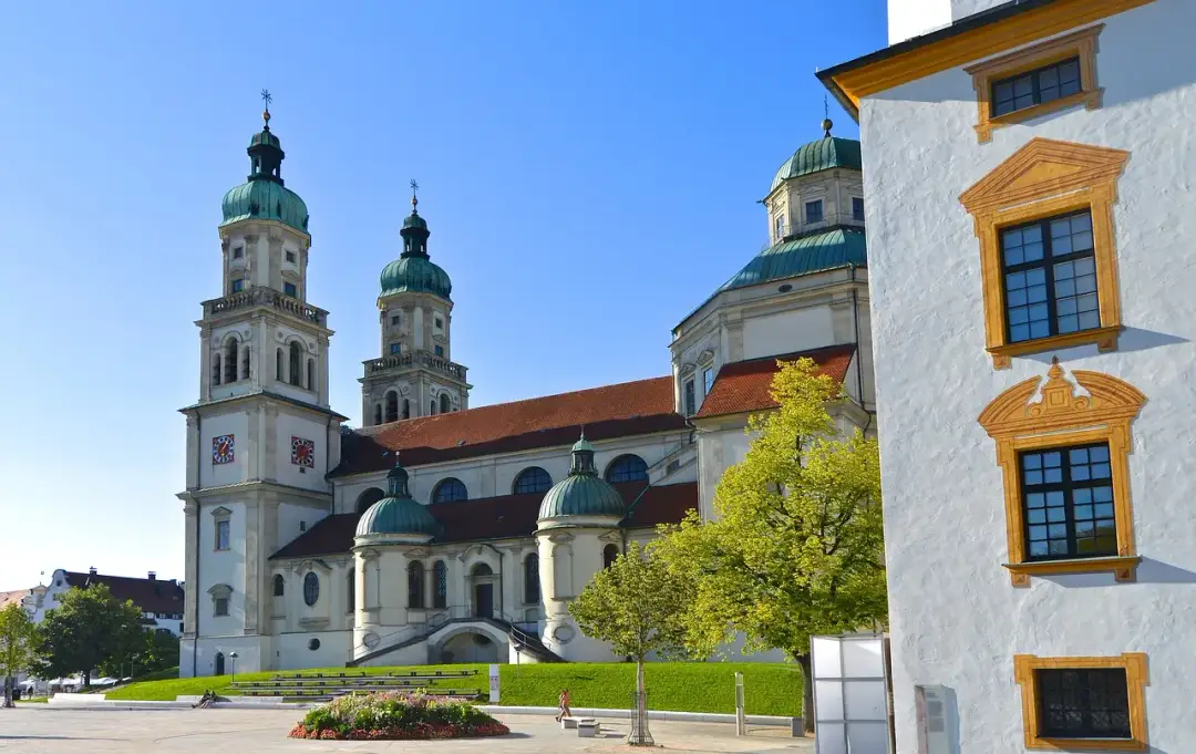 Czy 1 maja trzeba iść do kościoła? Prawda o obowiązku mszy