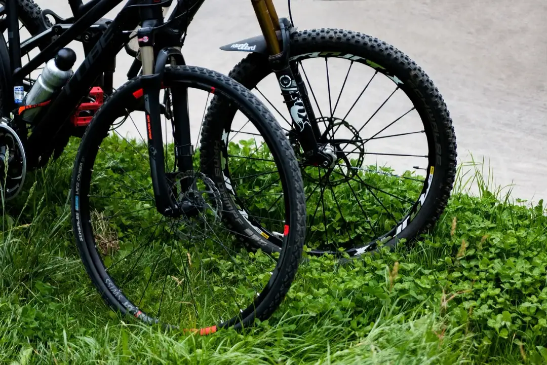 Ile barów w oponach rowerowych? Odkryj optymalne ciśnienie dla siebie