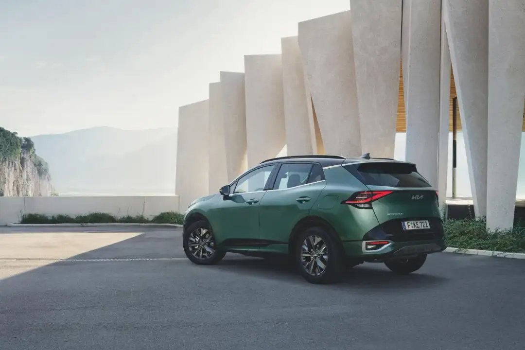 Samochody hybrydowe - MHEV, HEV czy PHEV? Co się opłaca w 2026?