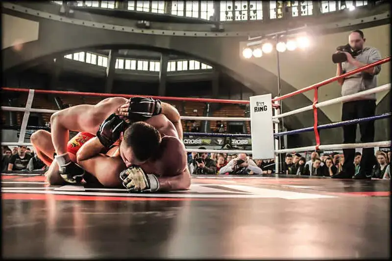 MMA: Co to jest? Zasady, techniki i jak zacząć trenować