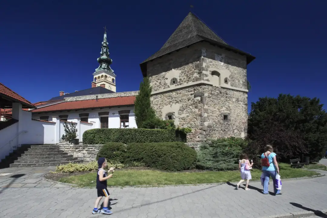 Najlepsze atrakcje w Nowym Jiczynie, które musisz zobaczyć