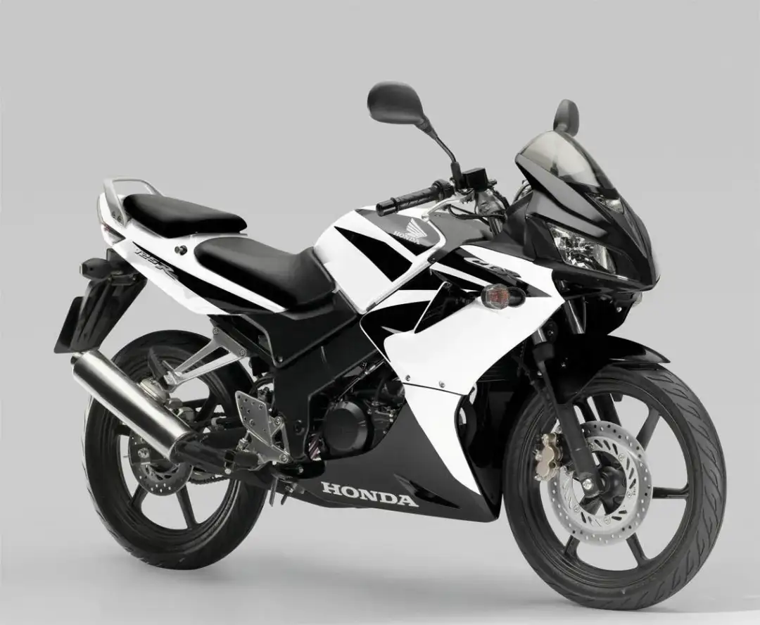 Honda CBR 125 pojemność baku - ile litrów paliwa naprawdę ma?