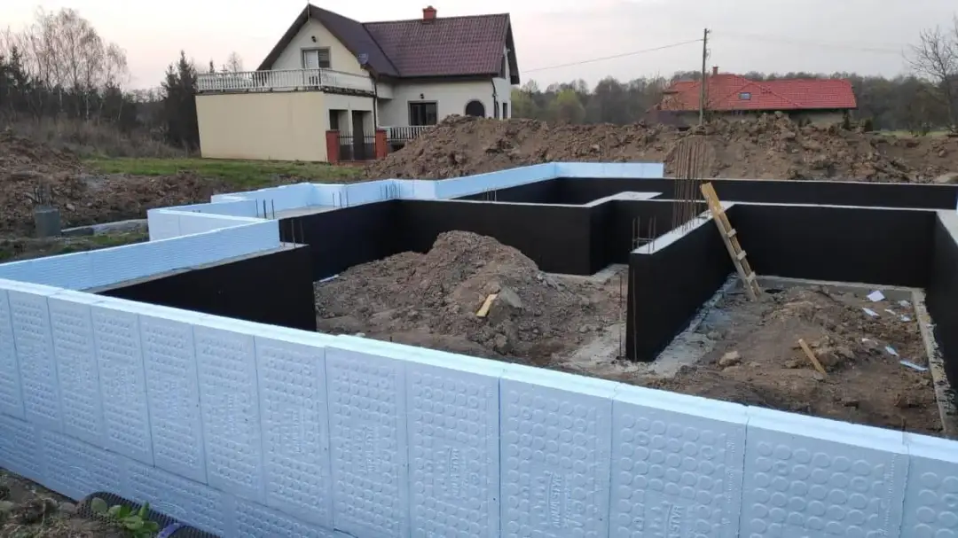 Jak skutecznie przykleić styrodur do fundamentu: poradnik krok po kroku