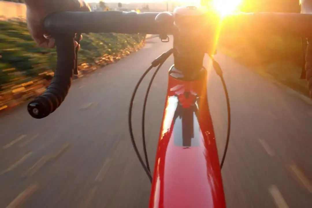 Trasy rowerowe Łeba: Odkryj TOP 5 szlaków na każdą kondycję!