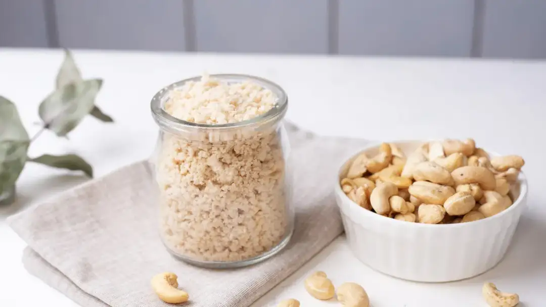Veganer Parmesan selber machen - In 5 Minuten zur perfekten Würze