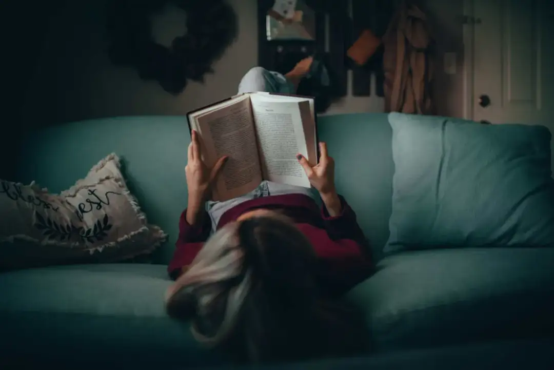 Czy warto czytać książki? Przekonaj się na przykładach z literatury!