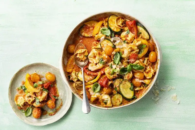Z czym zrobić tortellini? Odkryj pyszne sosy i przepisy na dania Z czym zrobić tortellini? Odkryj pyszne sosy i przepisy na dania