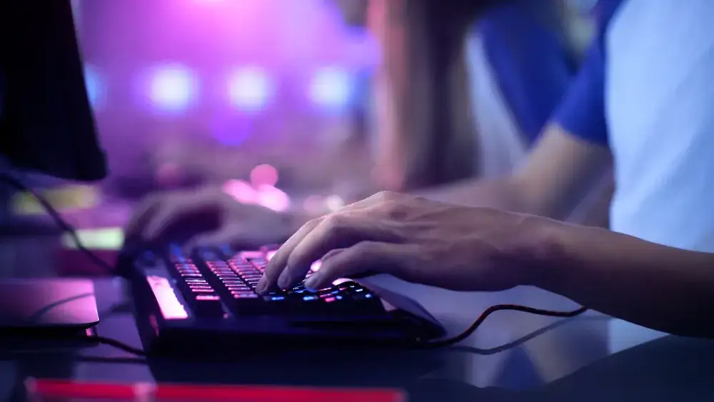 Czym jest e-sport? Definicja i rodzaje rozgrywek dla graczy