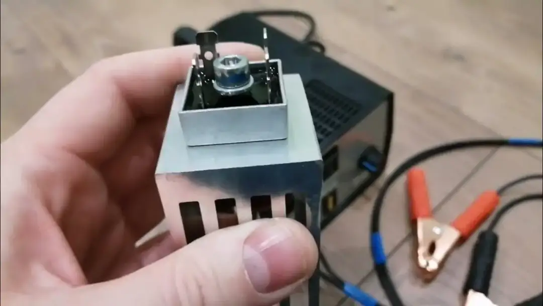 Jak zrobić prostownik z transformatora i uniknąć typowych błędów