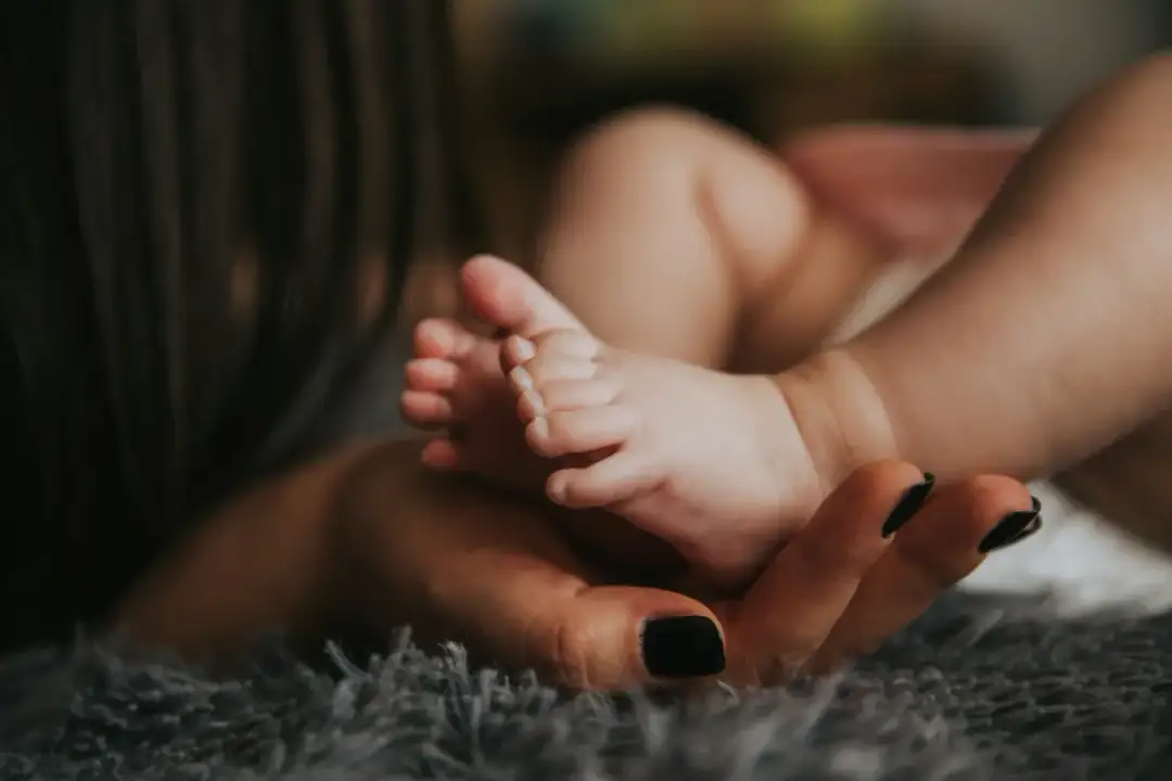 Objawy drugiego skoku rozwojowego: co może niepokoić rodziców?