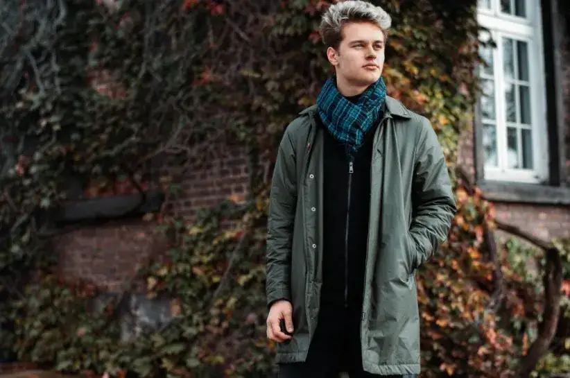 Jak nosić komin męski? Odkryj stylowe sposoby na każdą okazję