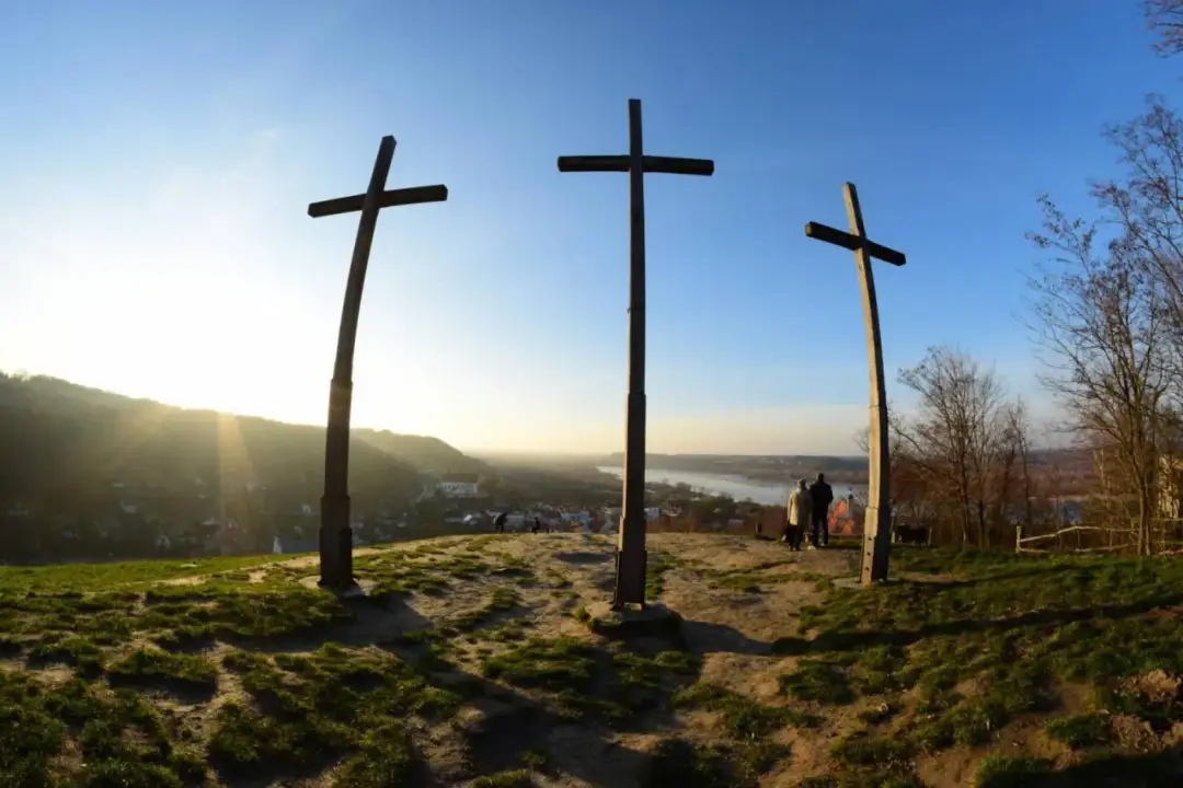 Ile czasu zajmuje wejście na Górę Trzech Krzyży w Kazimierzu?