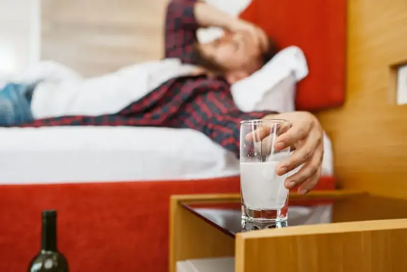 Skuteczne sposoby na ból głowy po alkoholu, które naprawdę działają