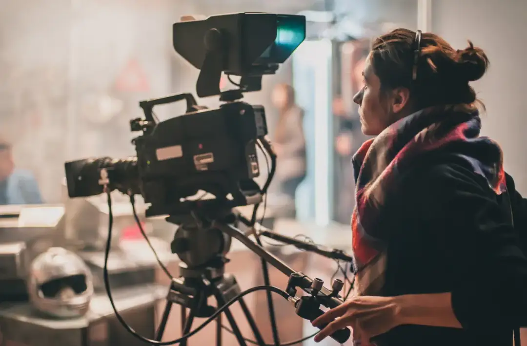 Znaczenie słowa operator filmowy - kluczowa rola w filmie i sztuce
