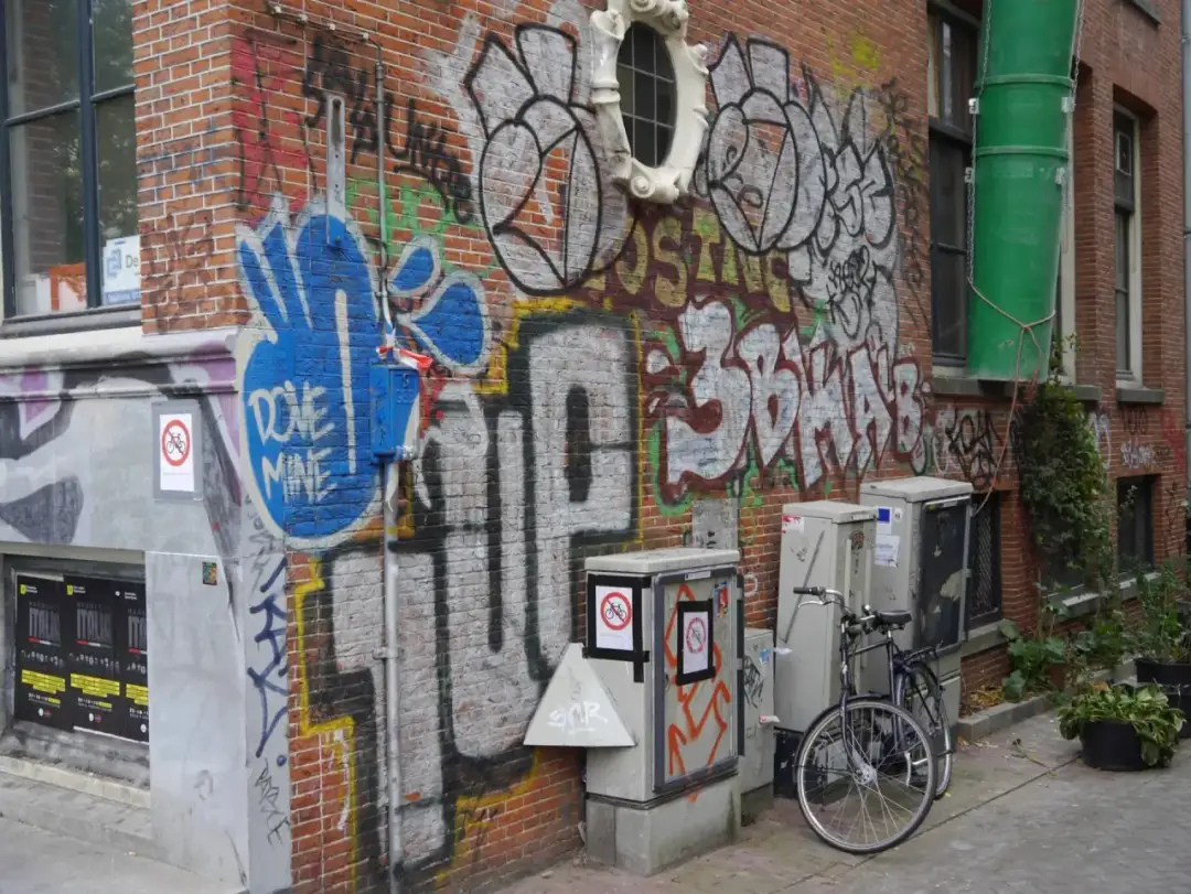 Graffiti entfernen: Kosten, Methoden & Schutz für Ihre Fassade