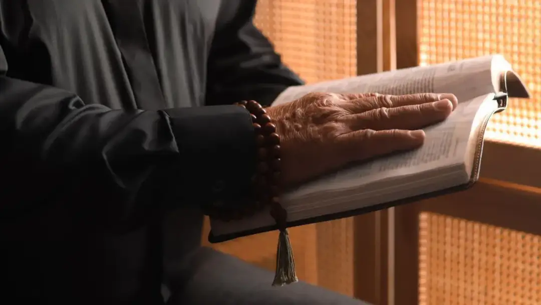 Gdzie jest pastor - Różnice i kontakt z duchownym w Polsce