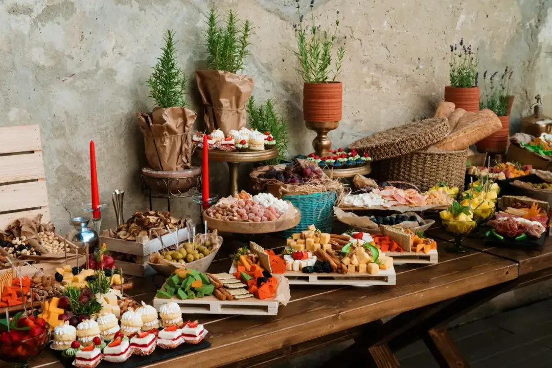 Ile kosztuje catering do domu? Sprawdź ceny i oferty dla Twojej imprezy