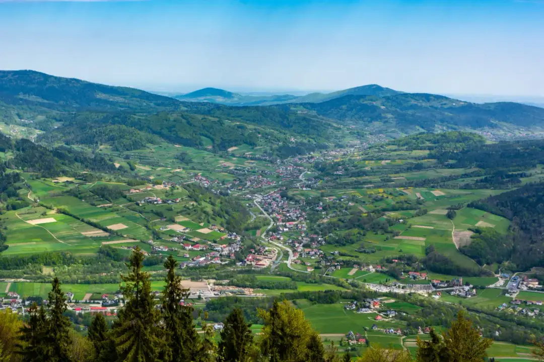 Beskid Wyspowy atrakcje – odkryj najpiękniejsze miejsca i szlaki