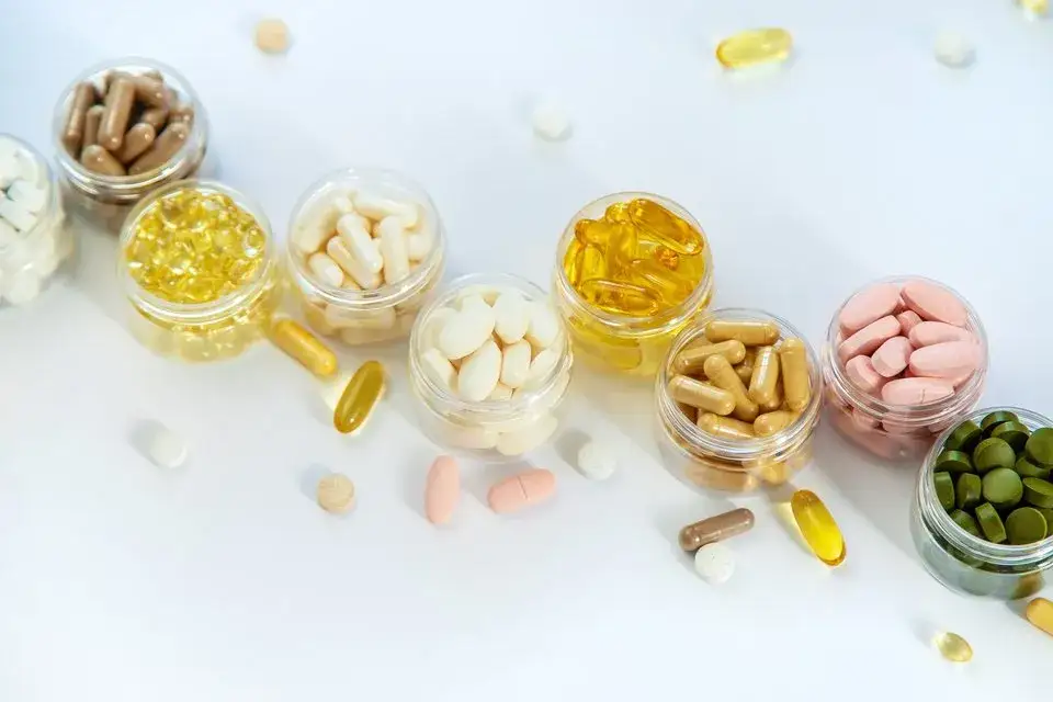 Vitamin Überdosierung: Risiken, Symptome und sichere Einnahme vermeiden