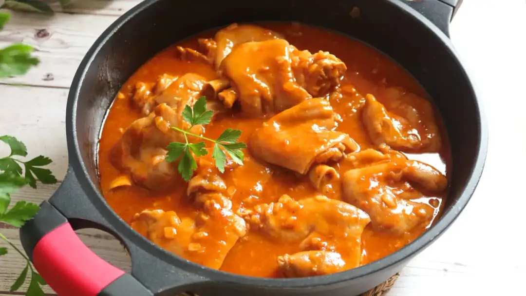 Manitas de cerdo en salsa - Trucos para una textura tierna y melosa
