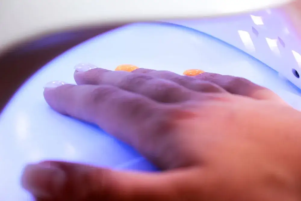 Lámpara uñas LED: Ventajas y características que no conocías