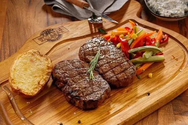 Gdzie zjeść w Augustowie? Odkryj najlepsze restauracje i smaki