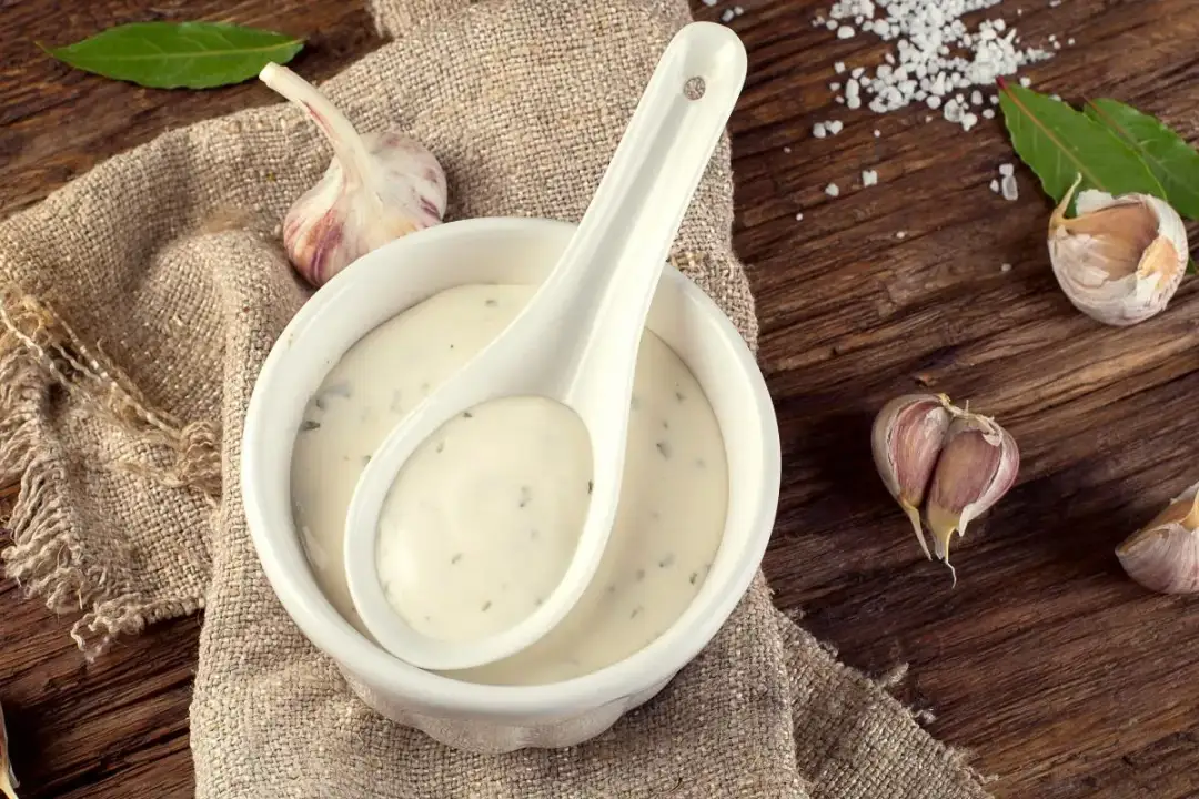 Salsa de ajo cremosa - Trucos para que sea suave y no se corte